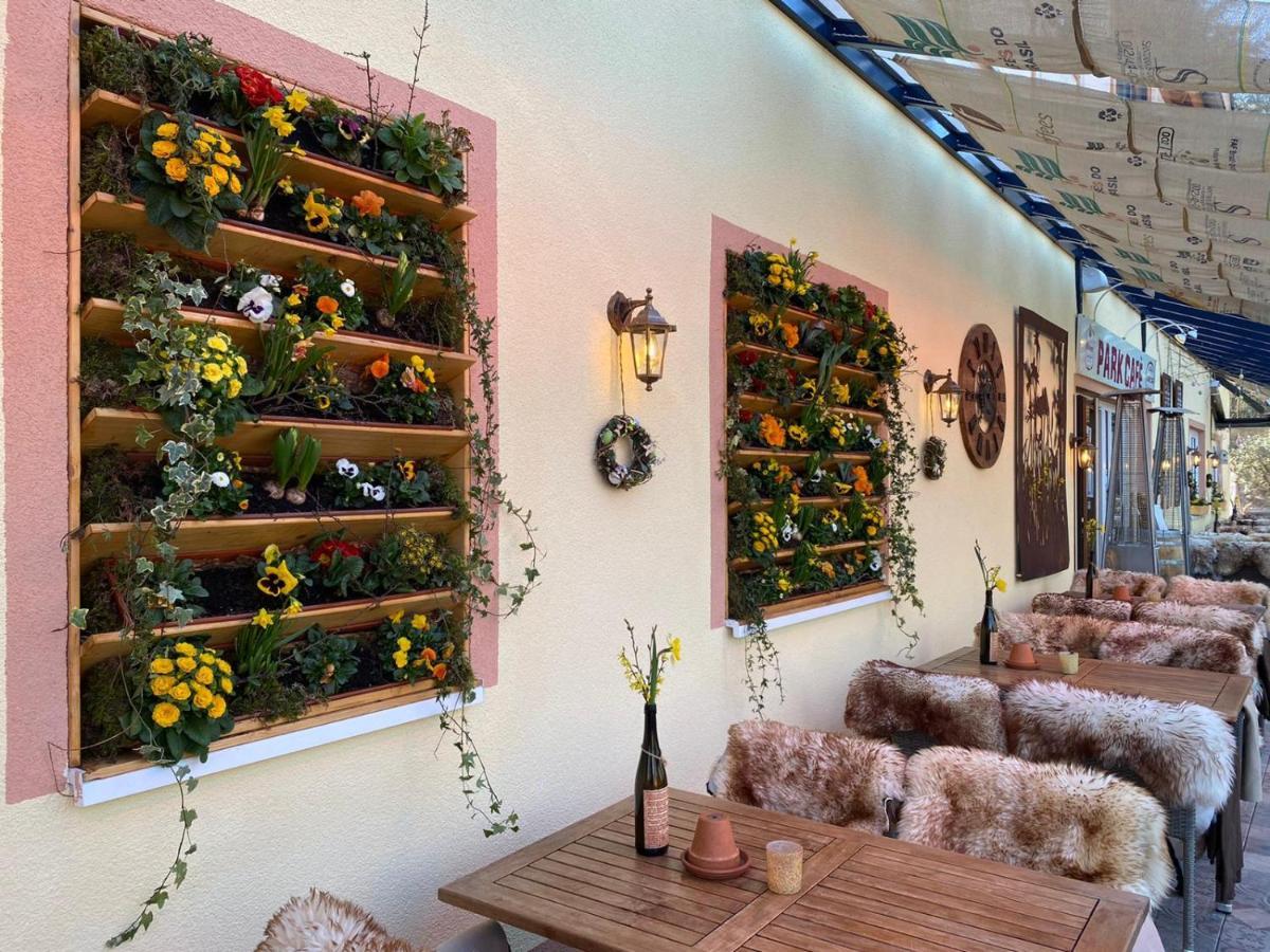 Ferienwohnungen Park Cafe Am Kurpark Bernkastel-Kues Exteriér fotografie